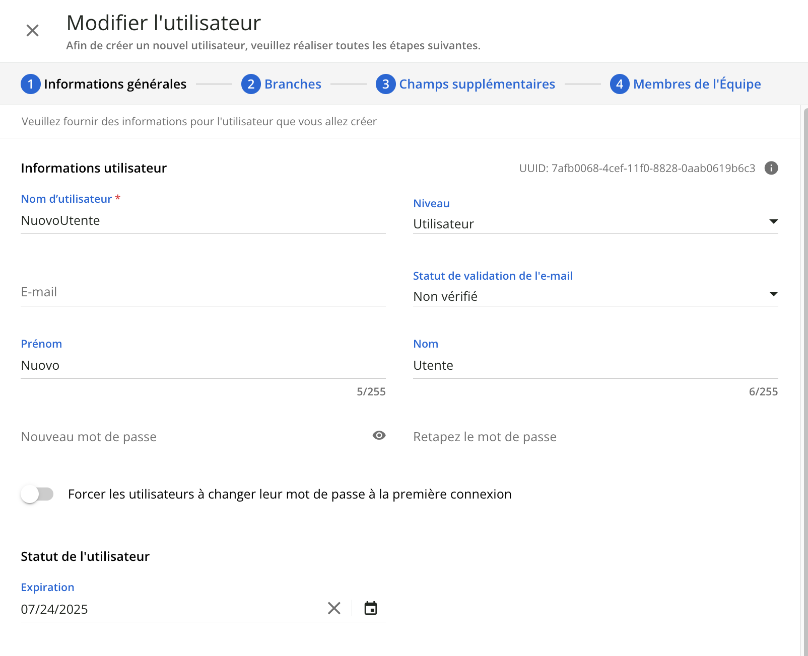 Le panneau de modification des utilisateurs.